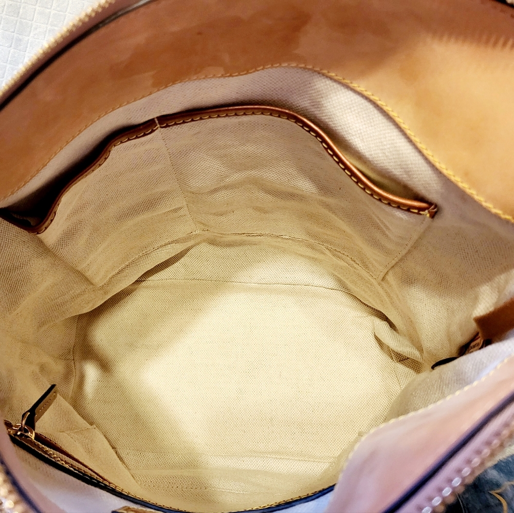 LiKE New โ Dooney & Bourke Large Shoulder Bag - Picture 4 of 11